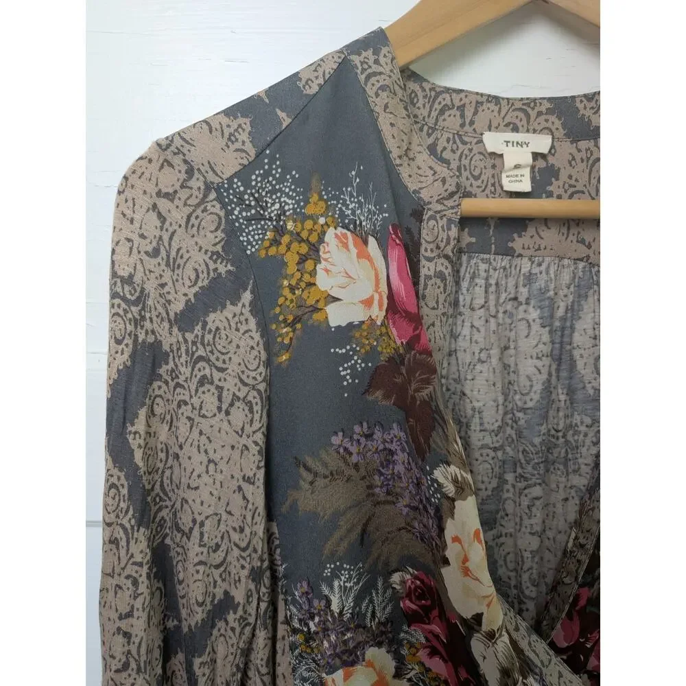 Tiny Anthropologie Floral Wrap Blouse Small Surplice Long Sleeve Gray - Picture 4 of 16